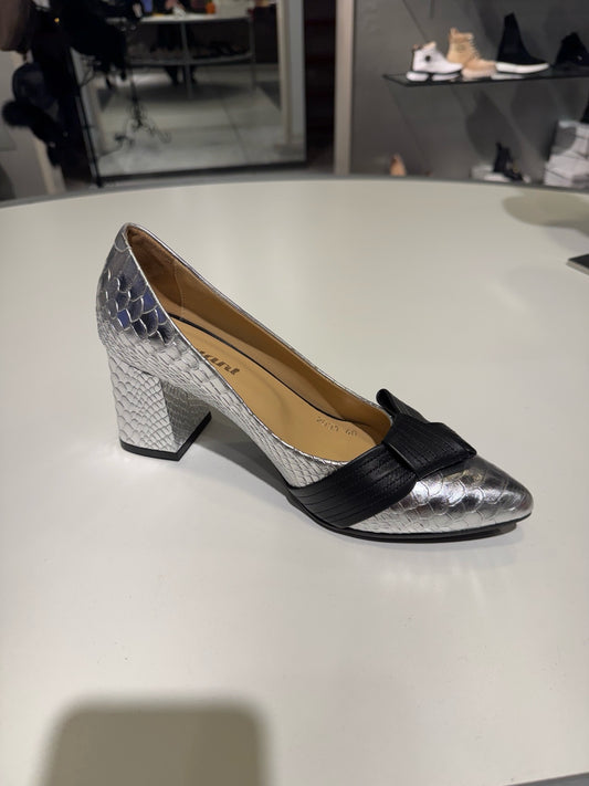 101 Bassaran Silver Leather Bow Pumps