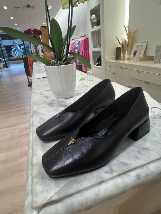 Bassaran Black Leather Square-Toe Low Heel Pumps